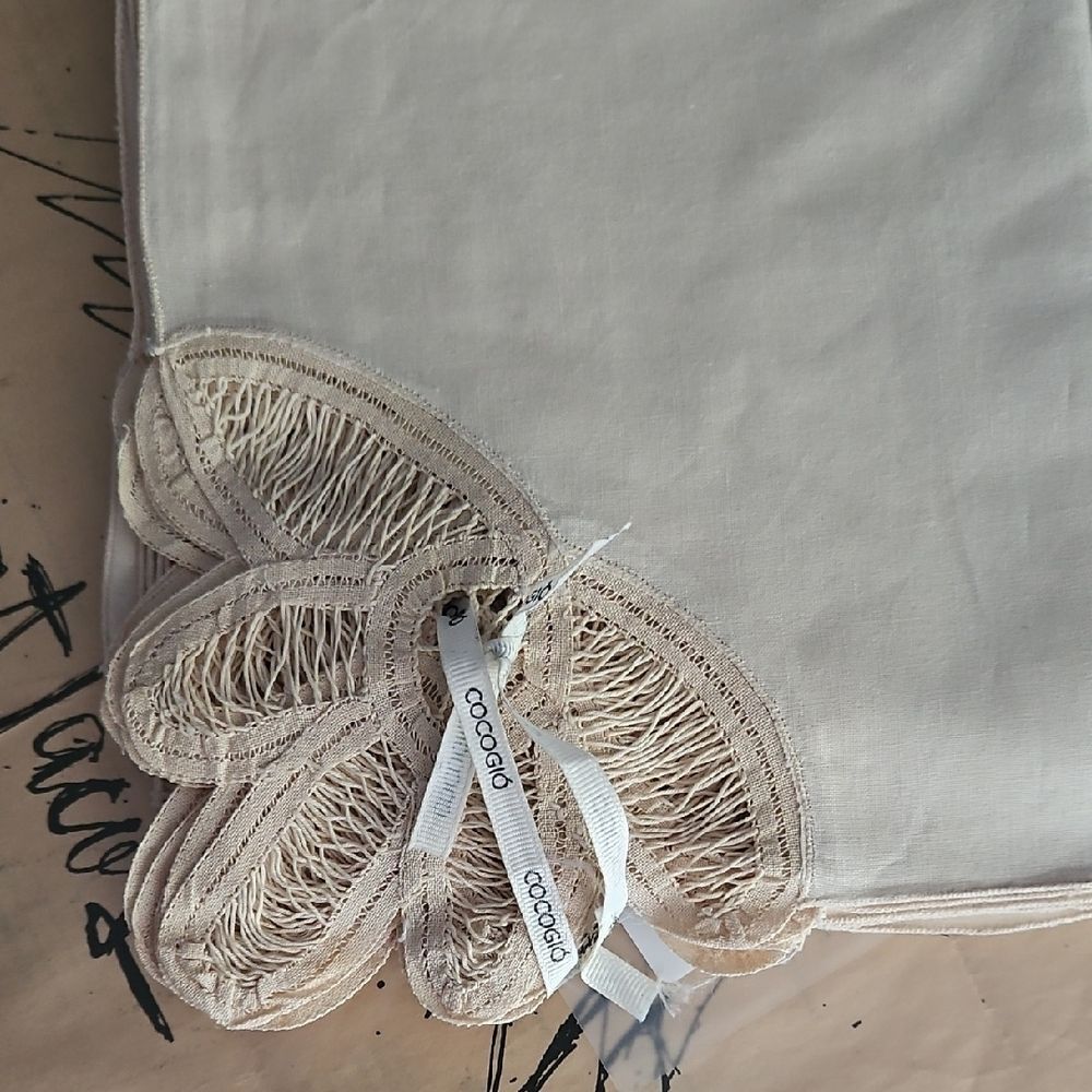 Cocarda Elegant Cream Table Linen
